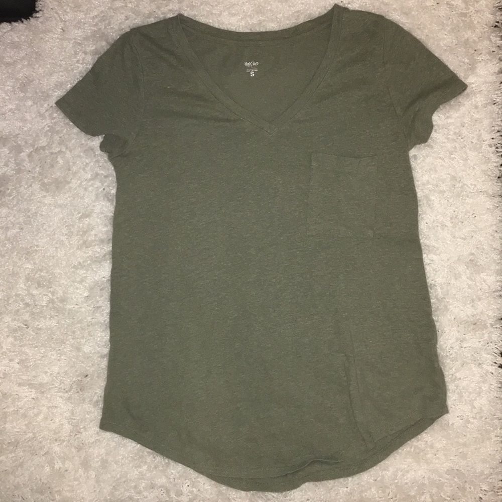 Army green v neck w chest pocket detailing